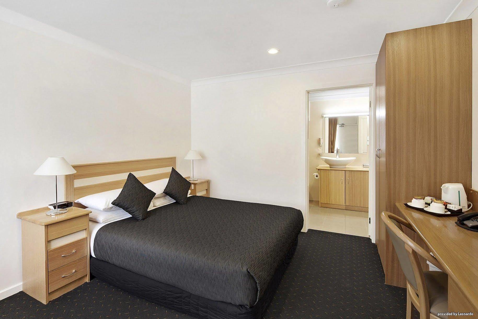 Melbourne'S Princes Park Hotel Экстерьер фото