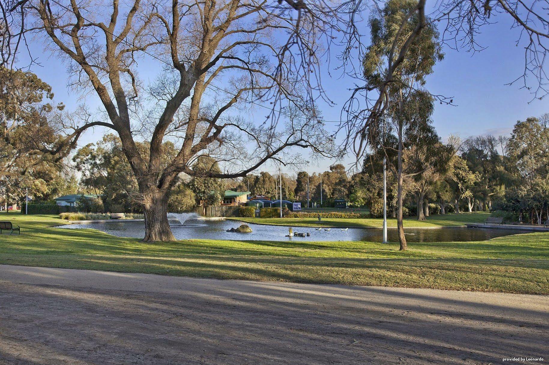Melbourne'S Princes Park Hotel Удобства фото